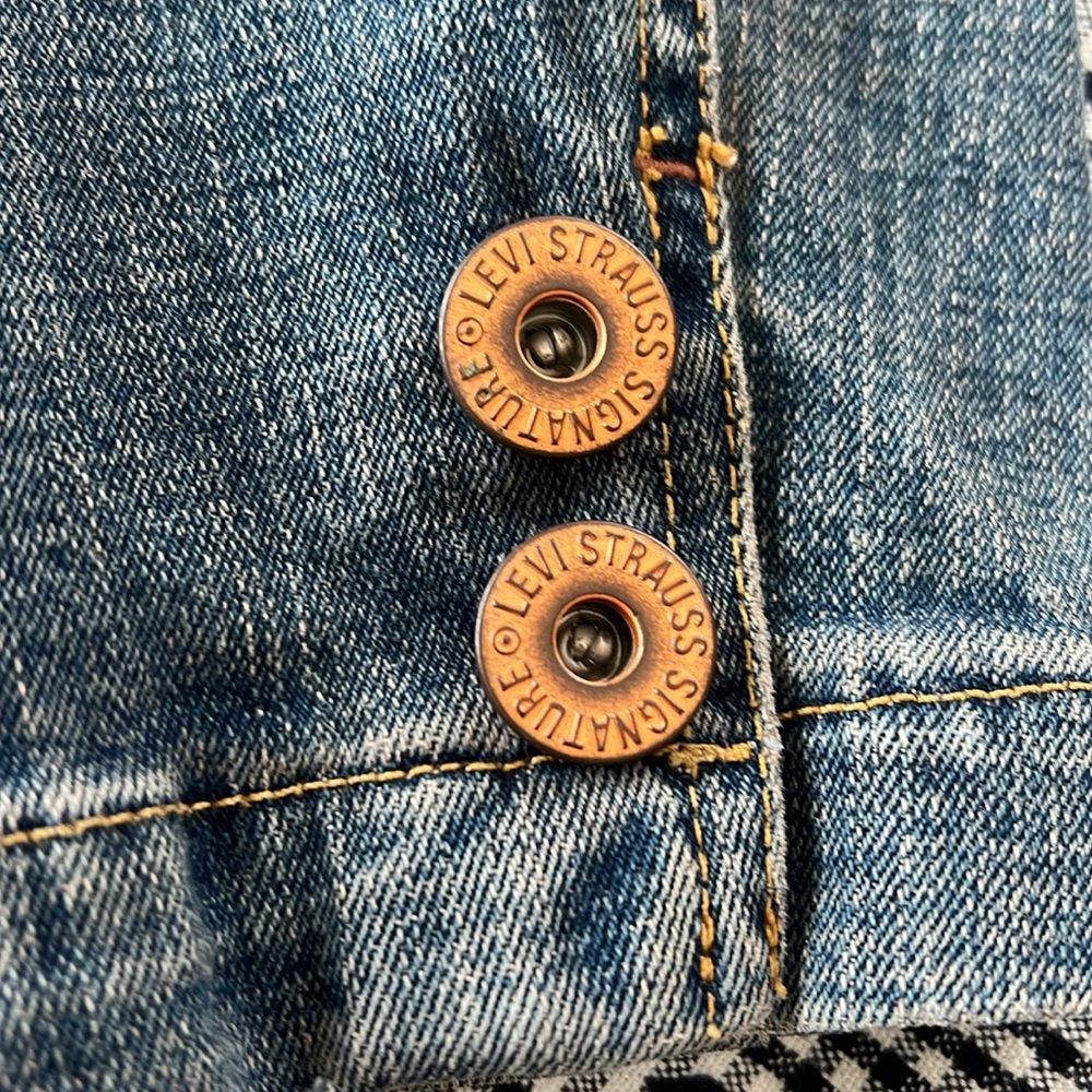 Rarely worn (maybe 2x) Vintage Size Med. Levi’s Blue Denim Blazer. - Picture 5 of 10
